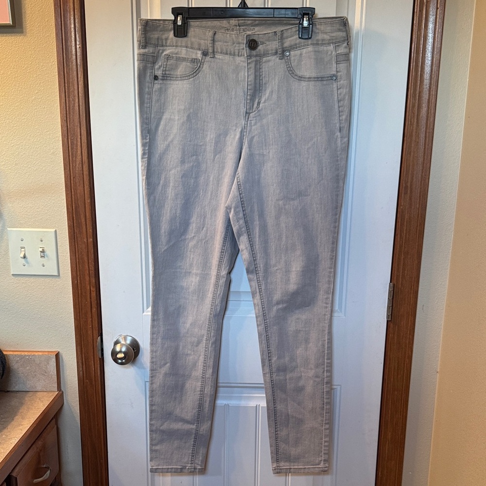 Maurices Light Gray Skinny Jeans